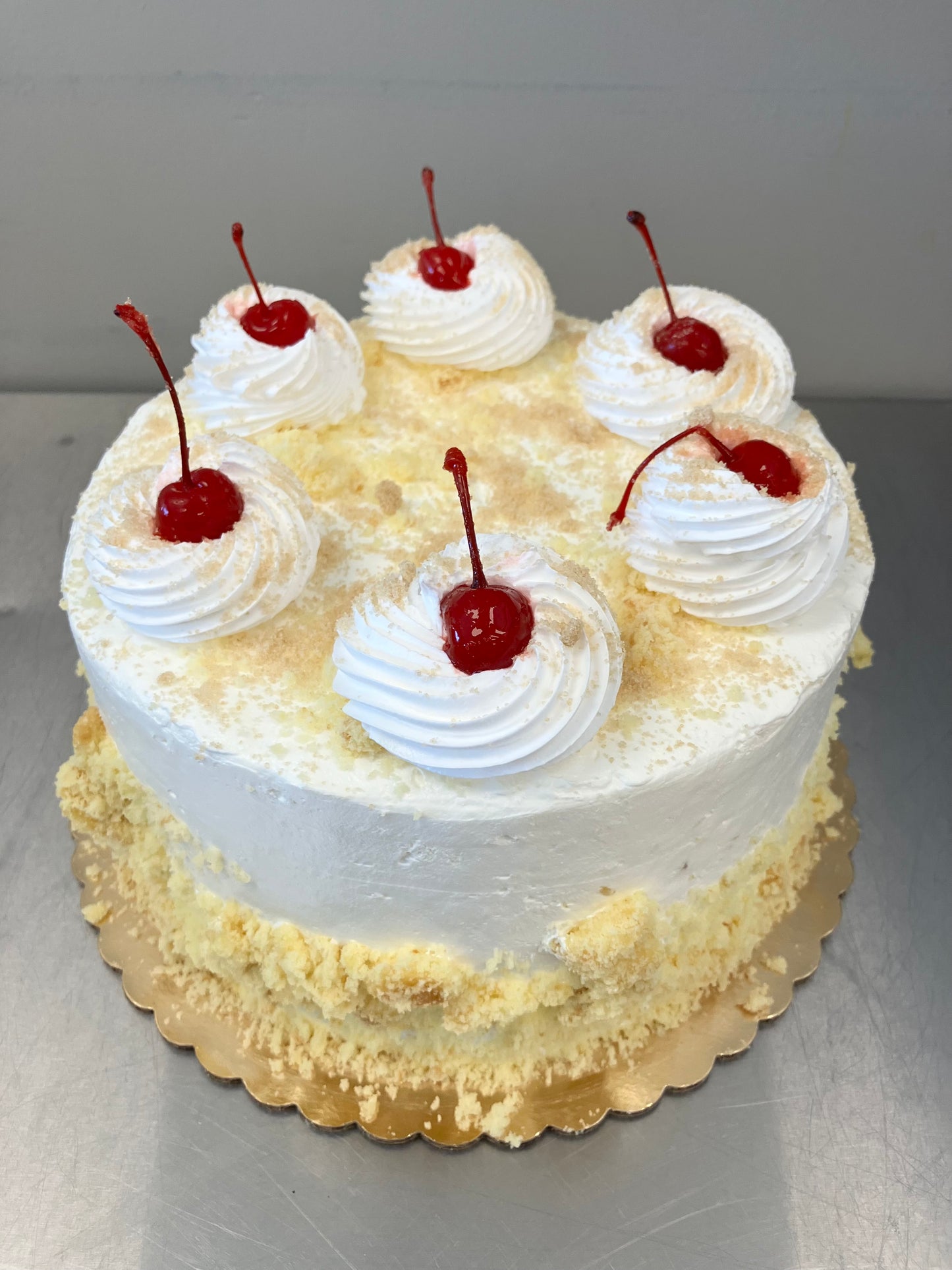Pineapple cream cake