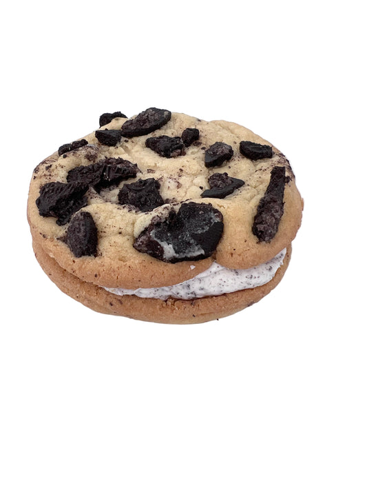 Cookies n cream cookie Sandwhich